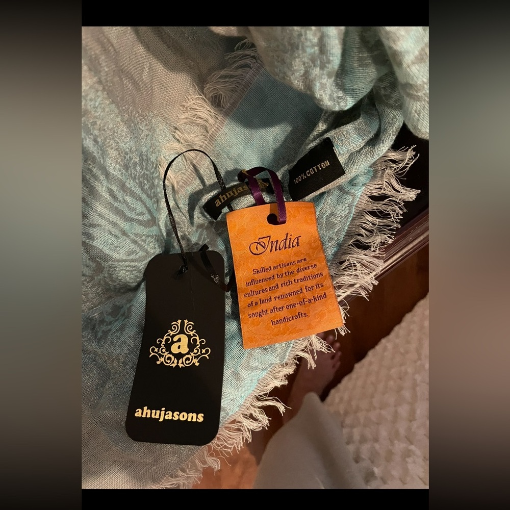 NWT Ahujasons Pashmina. 79x26.5”